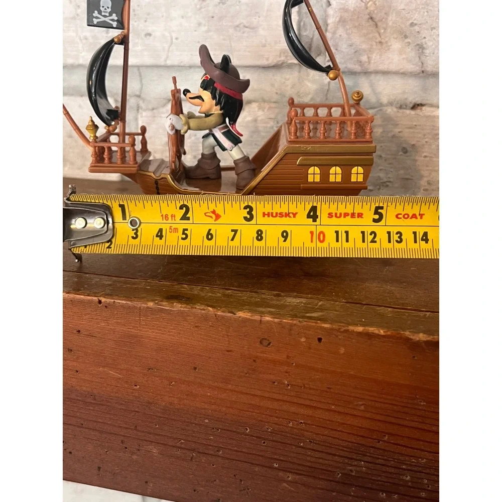 Disney Parks Pirates of the Caribbean‎ Mickey Mouse Pullback Ship Toy